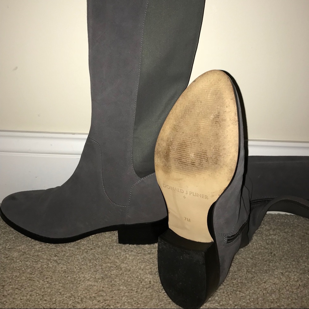 Grey suede zip boot